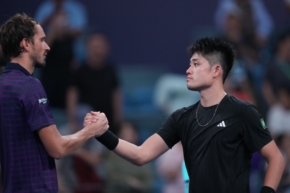 src, 新华社记者