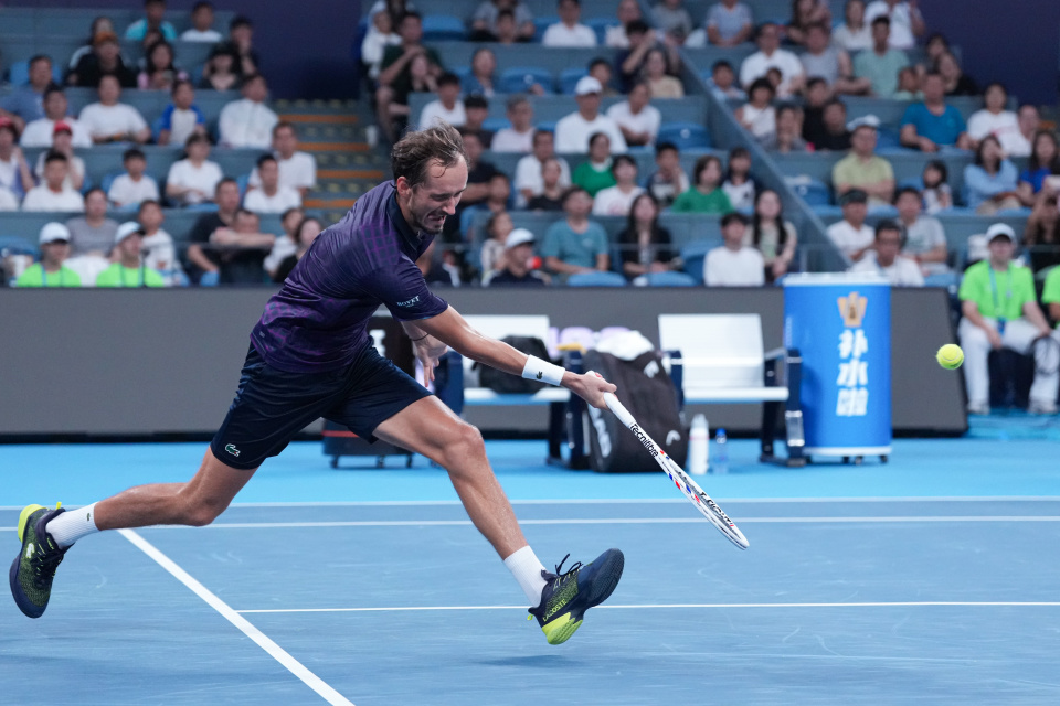 UiqF, 易昺在比赛