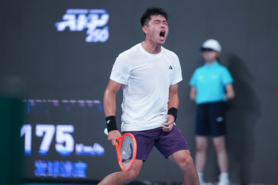 俄罗斯选手, 易昺庆祝获